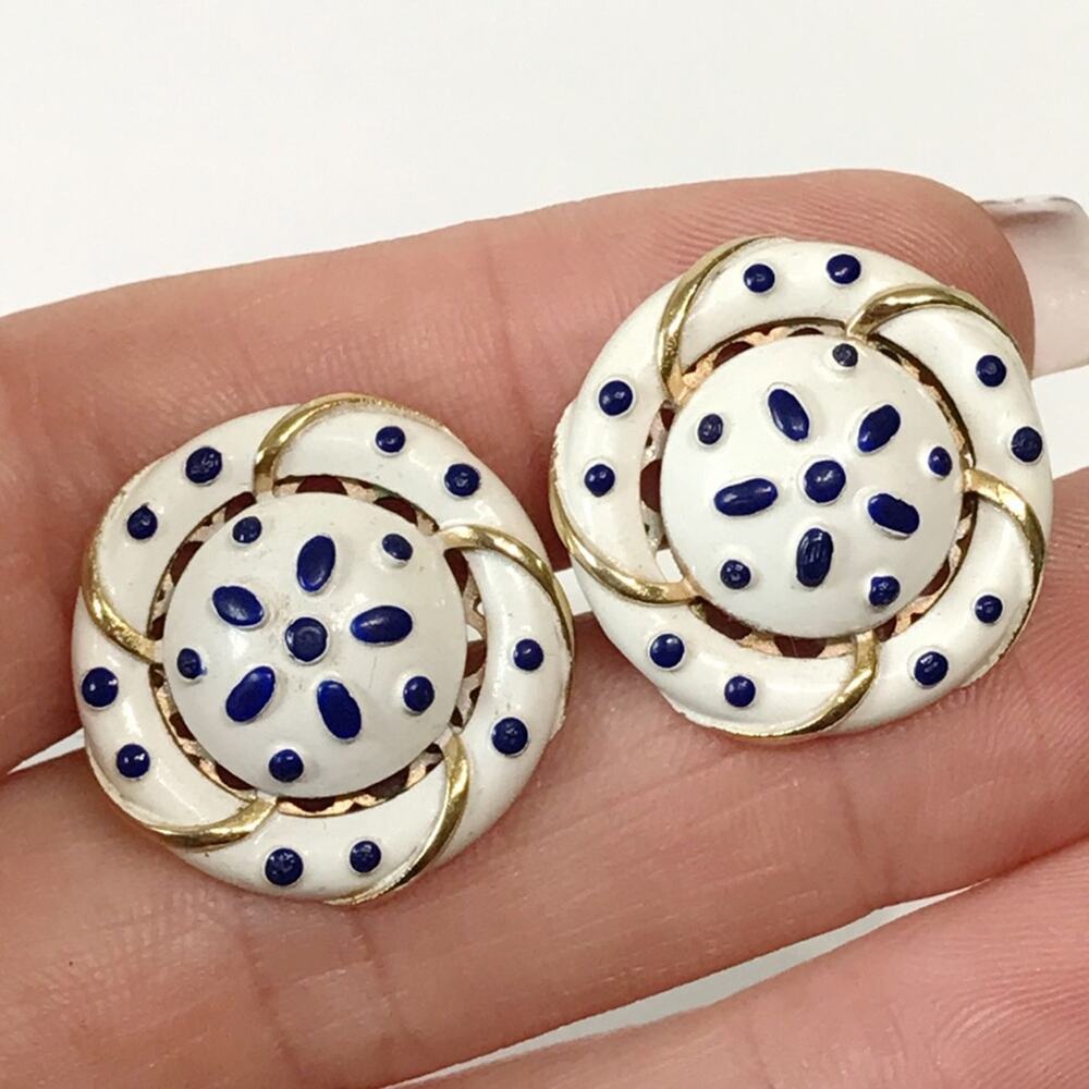 Crown Trifari Pet Series Gold Tone White Blue Enamel Button Clip On Earrings VTG